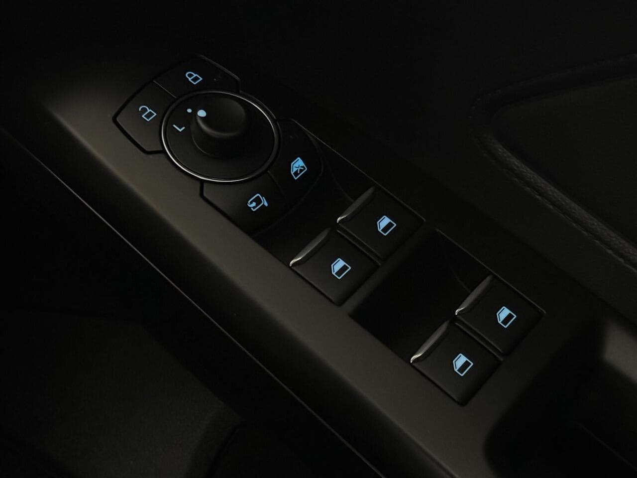 Ford Focus thumbnail Misc Controls
