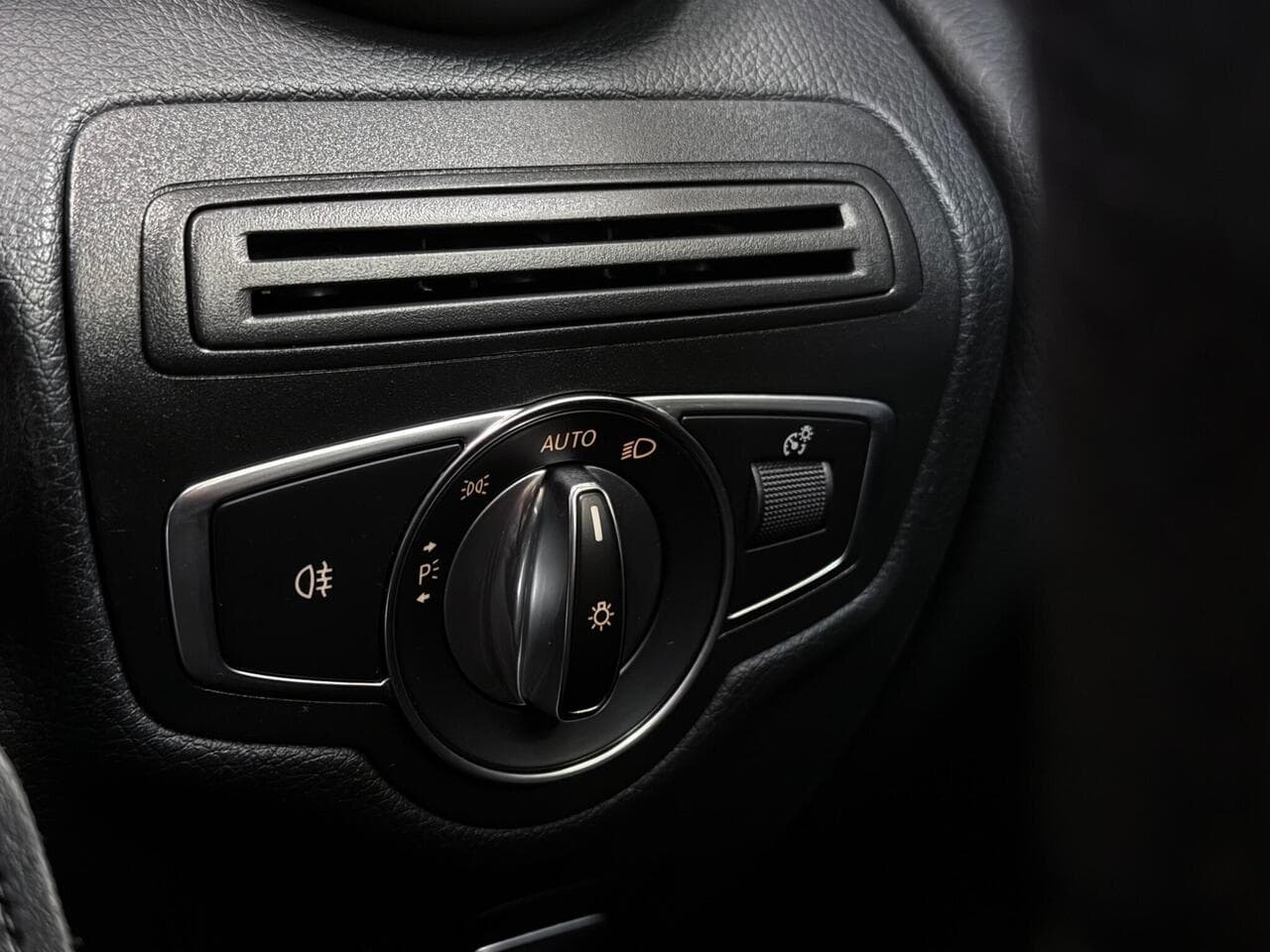 Mercedes-Benz GLC thumbnail Misc Controls