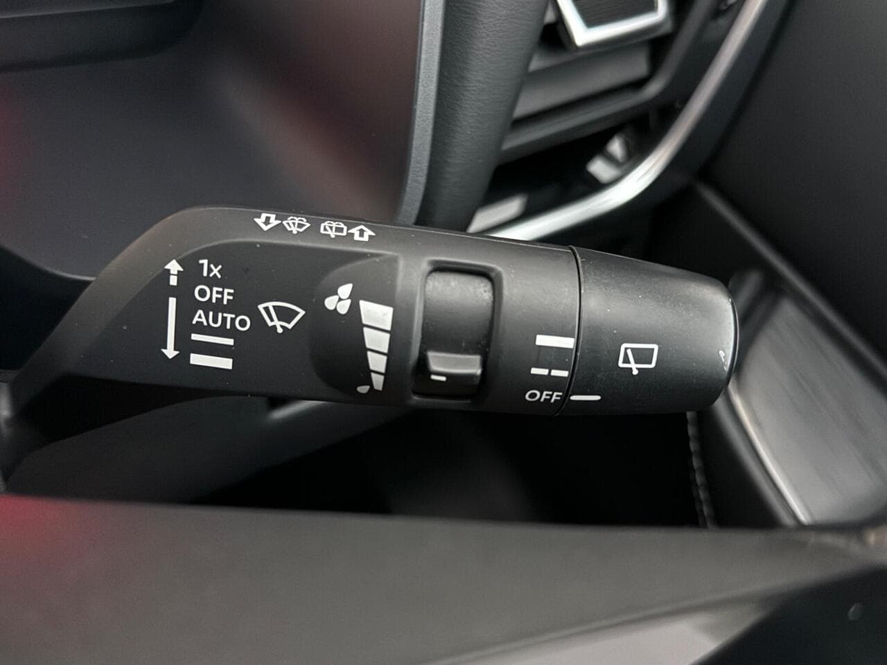 Nissan Qashqai thumbnail Misc Controls