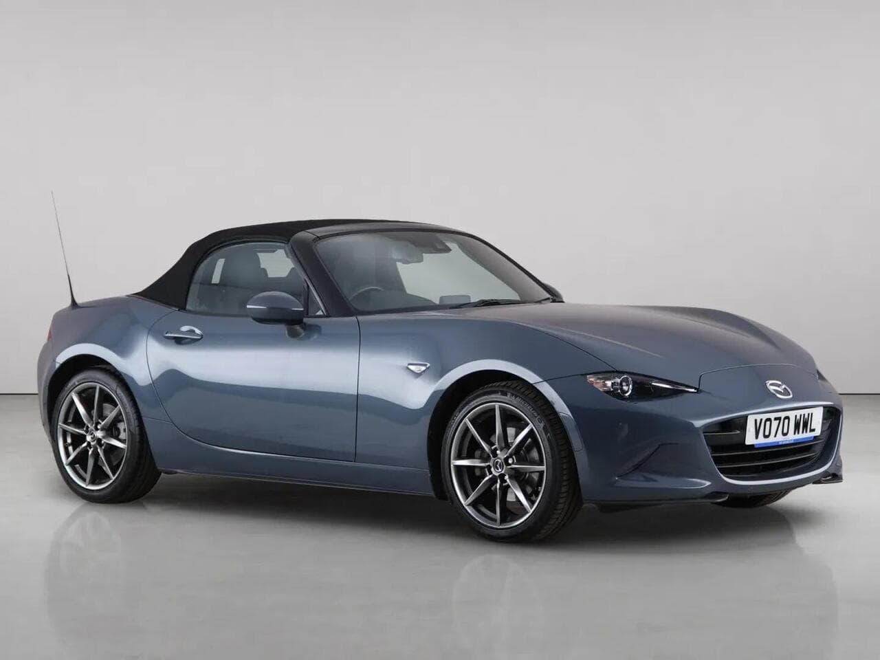 Mazda MX-5 thumbnail Front Right