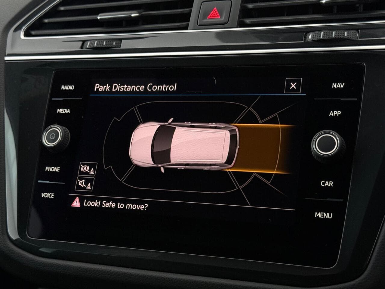 Volkswagen Tiguan thumbnail Infotainment System
