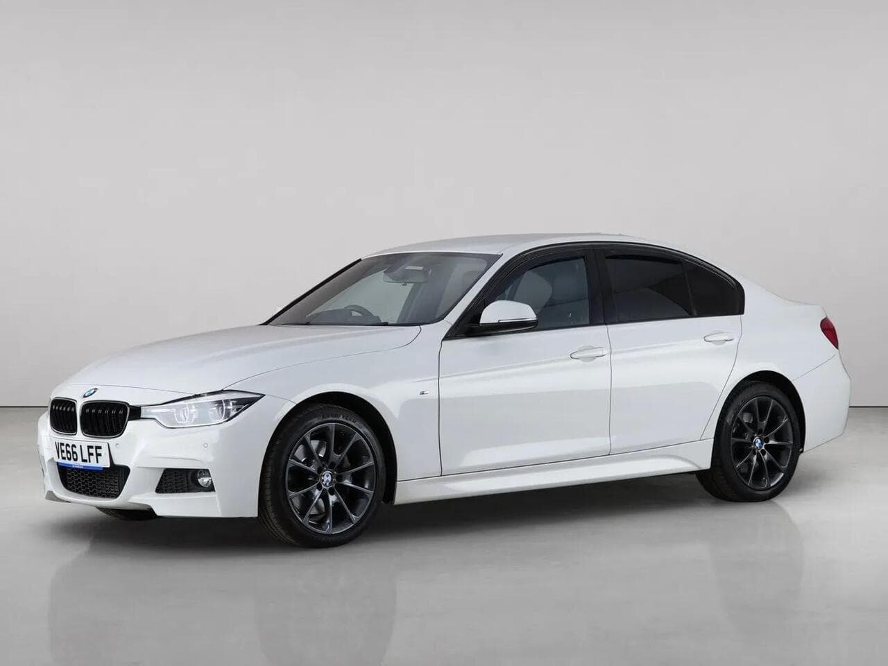 BMW 3 Series thumbnail Front Left