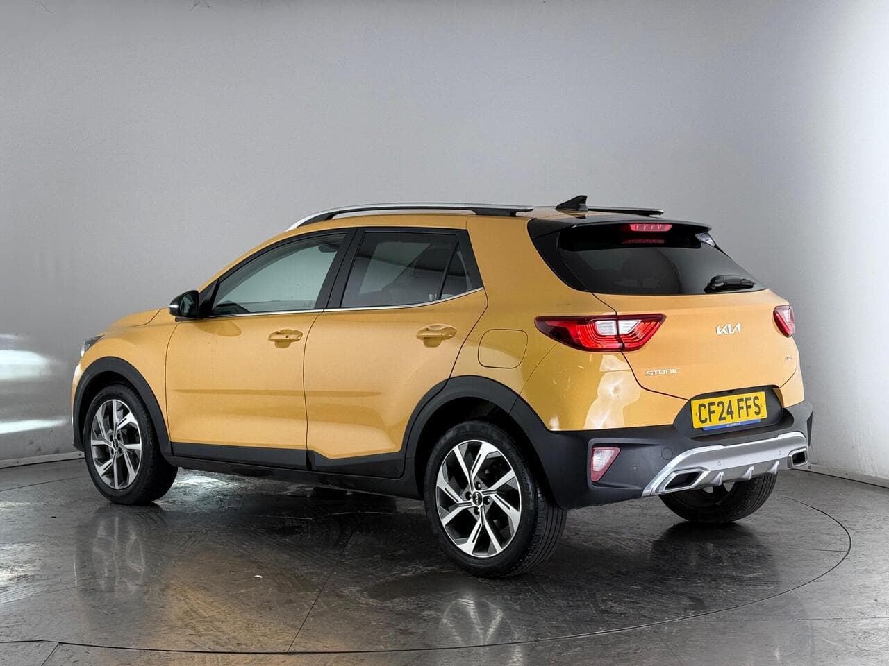 Kia Stonic thumbnail Rear Left