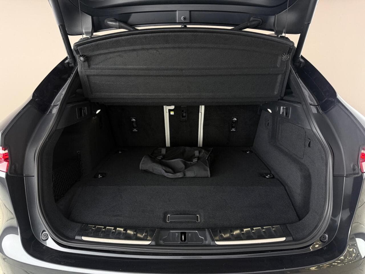 Jaguar F-PACE thumbnail Boot