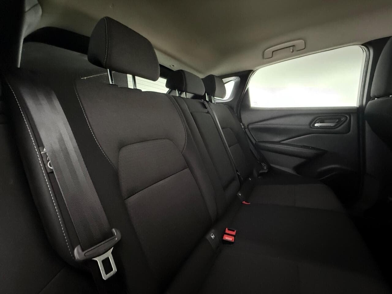Nissan Qashqai thumbnail Seats Rear