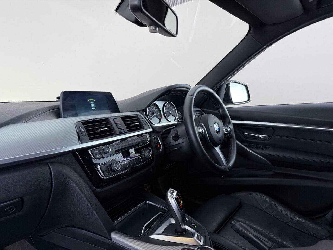 BMW 3 Series thumbnail Interior Front