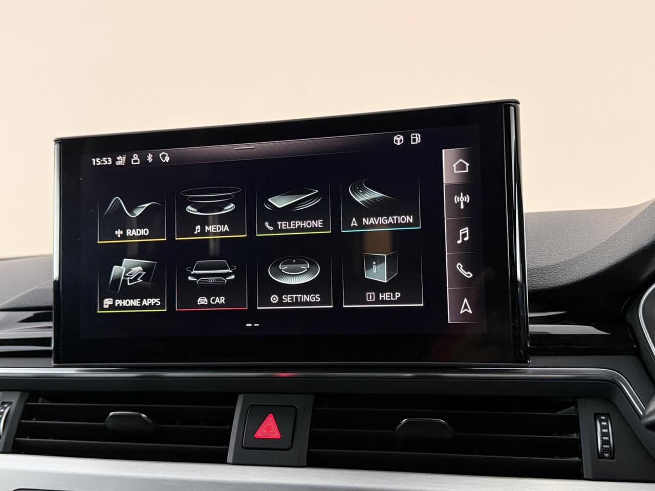 Audi A4 Avant thumbnail Infotainment System