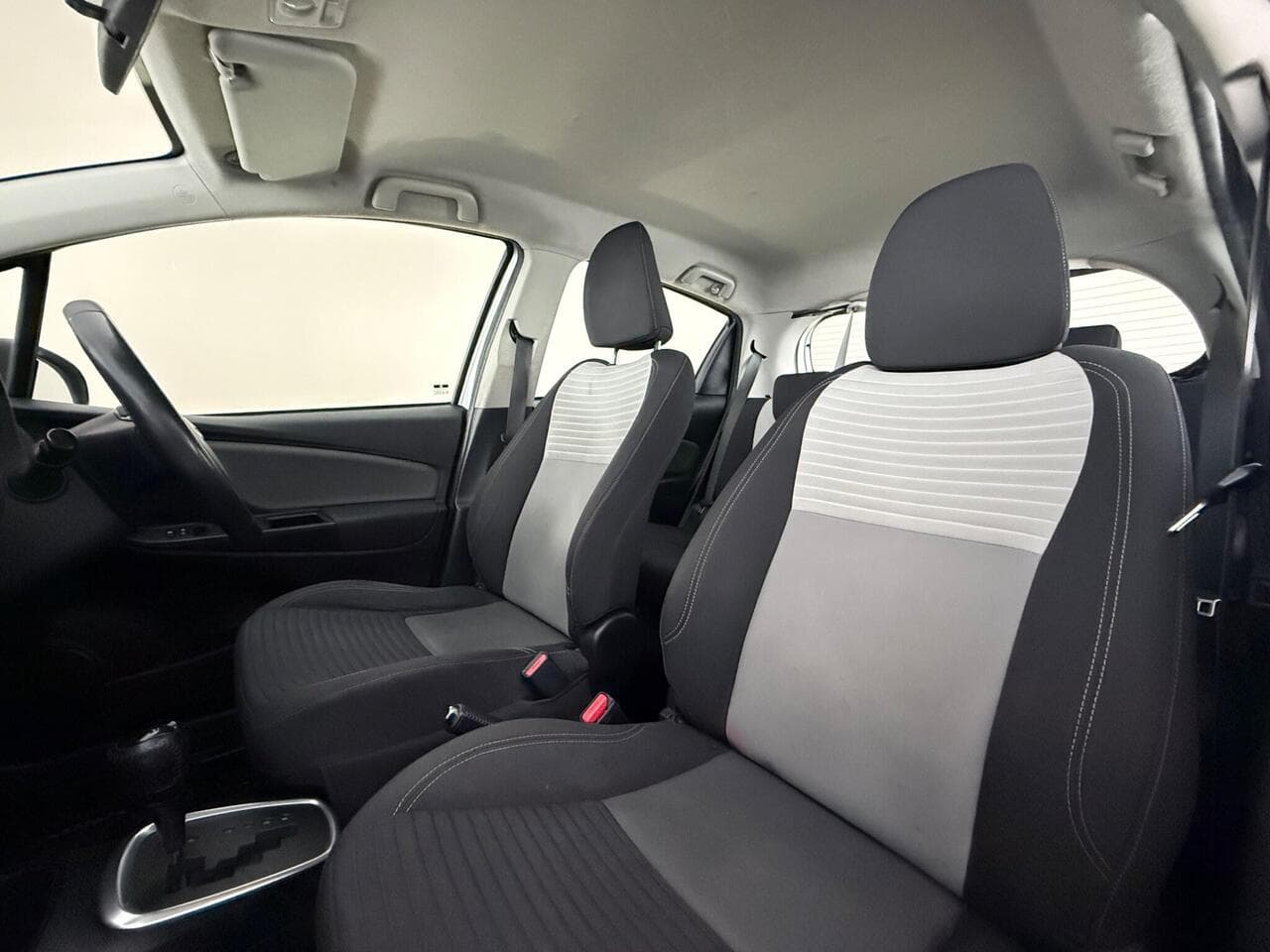 Toyota Yaris thumbnail Seat Front Passenger