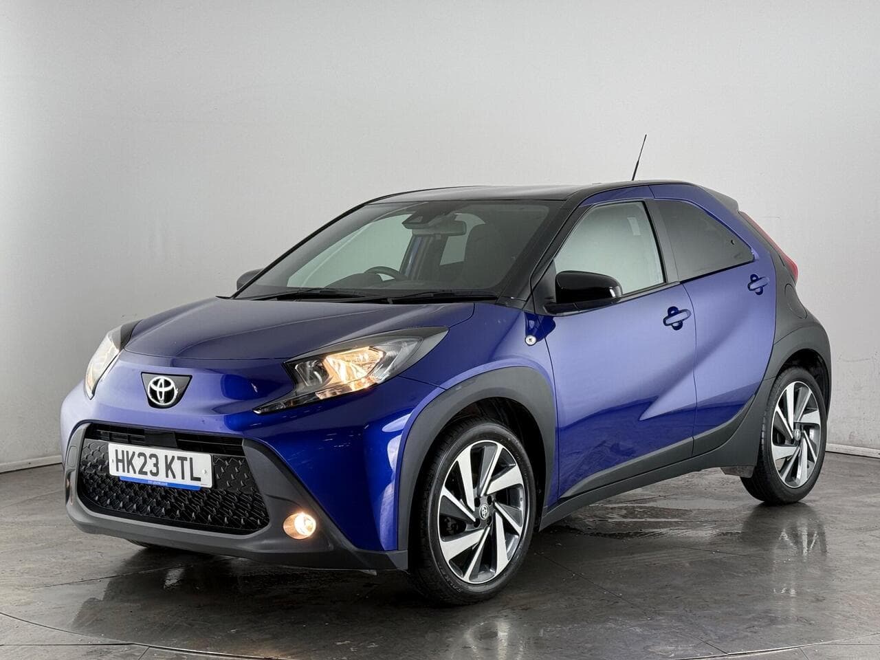 Toyota Aygo X thumbnail Front Left