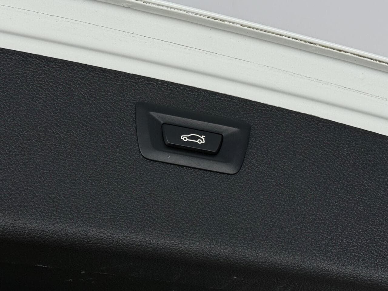 BMW 3 Series thumbnail Misc Controls