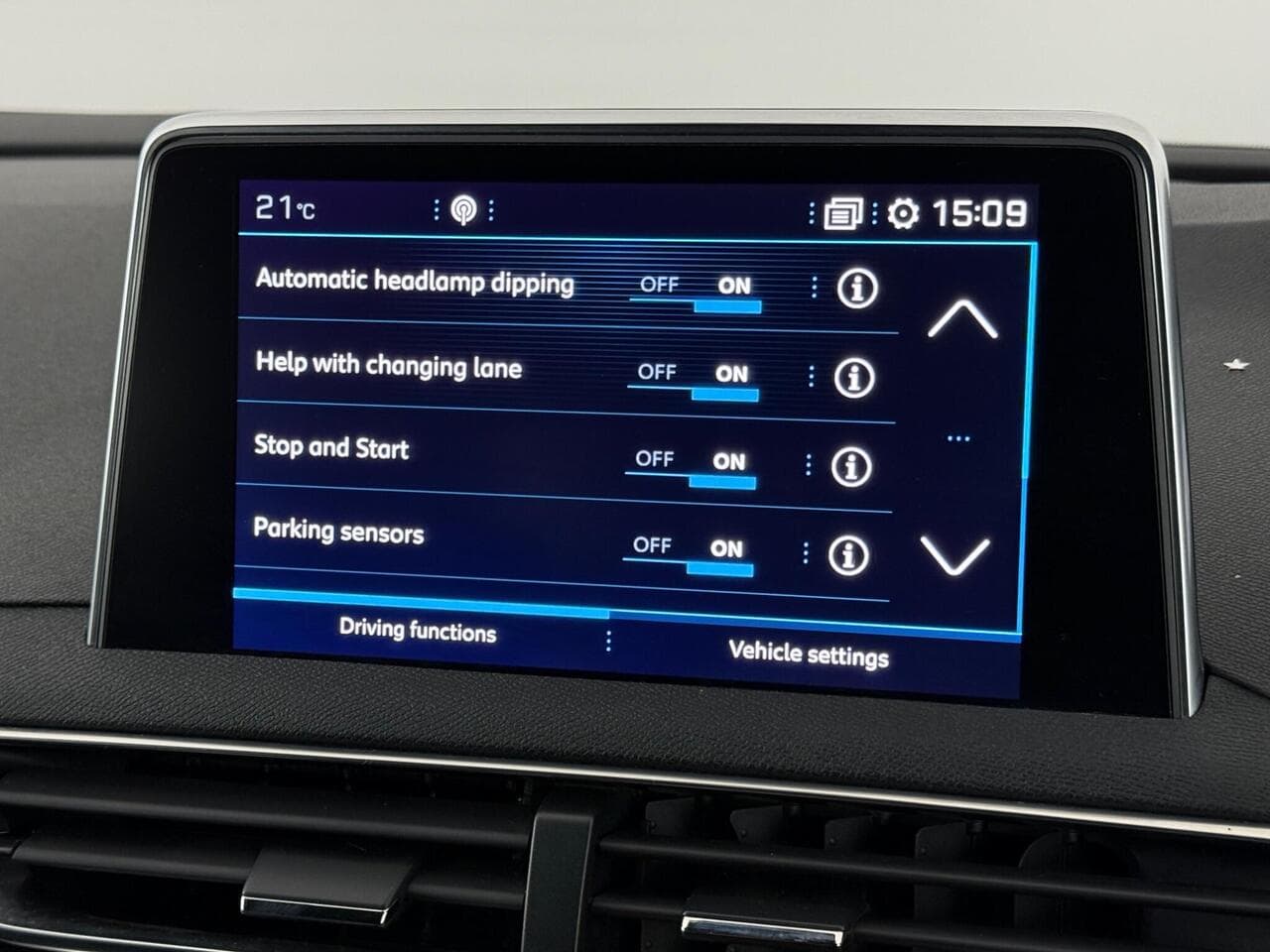 Peugeot 3008 thumbnail Infotainment System