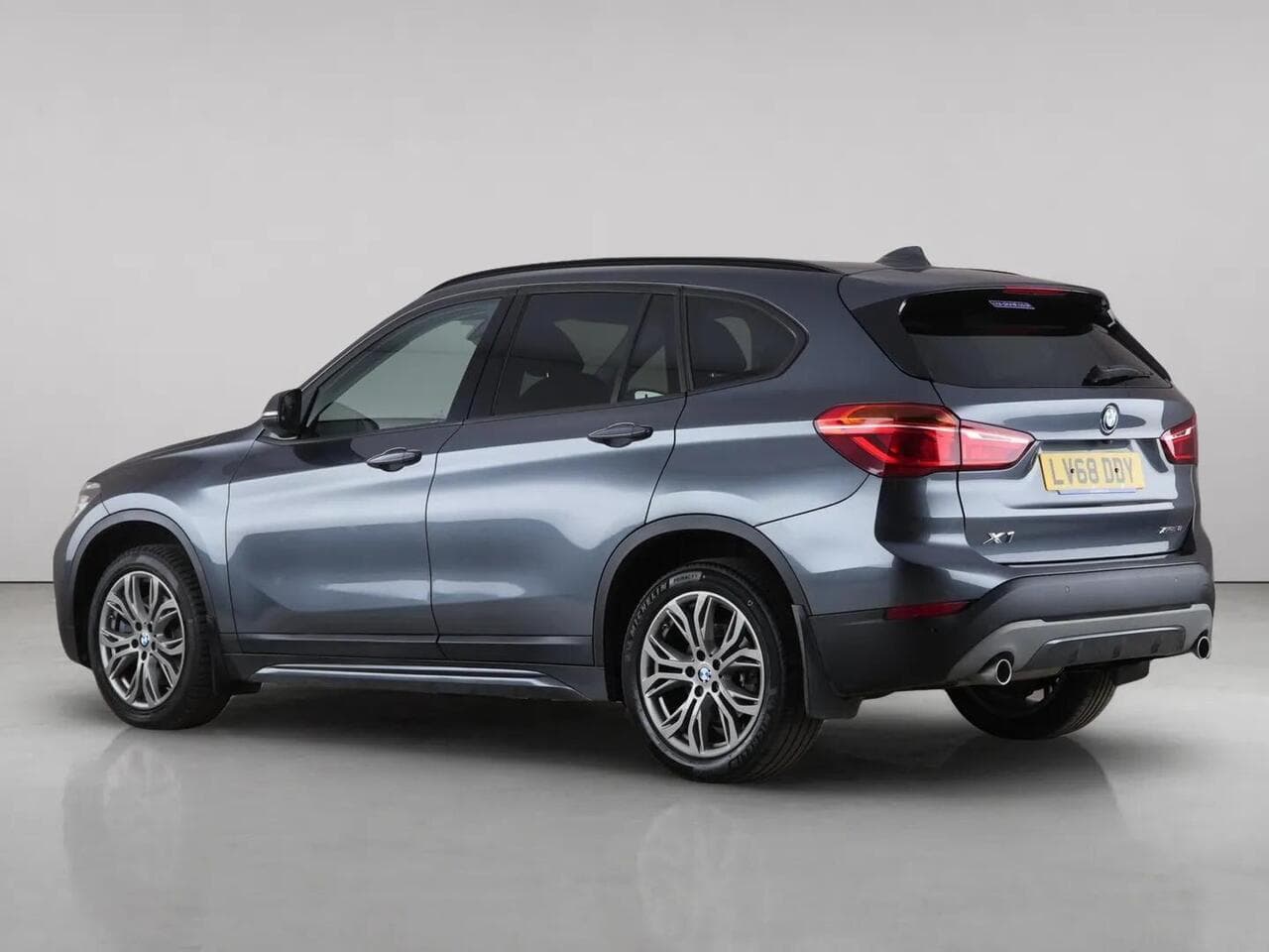 BMW X1 thumbnail Rear Left