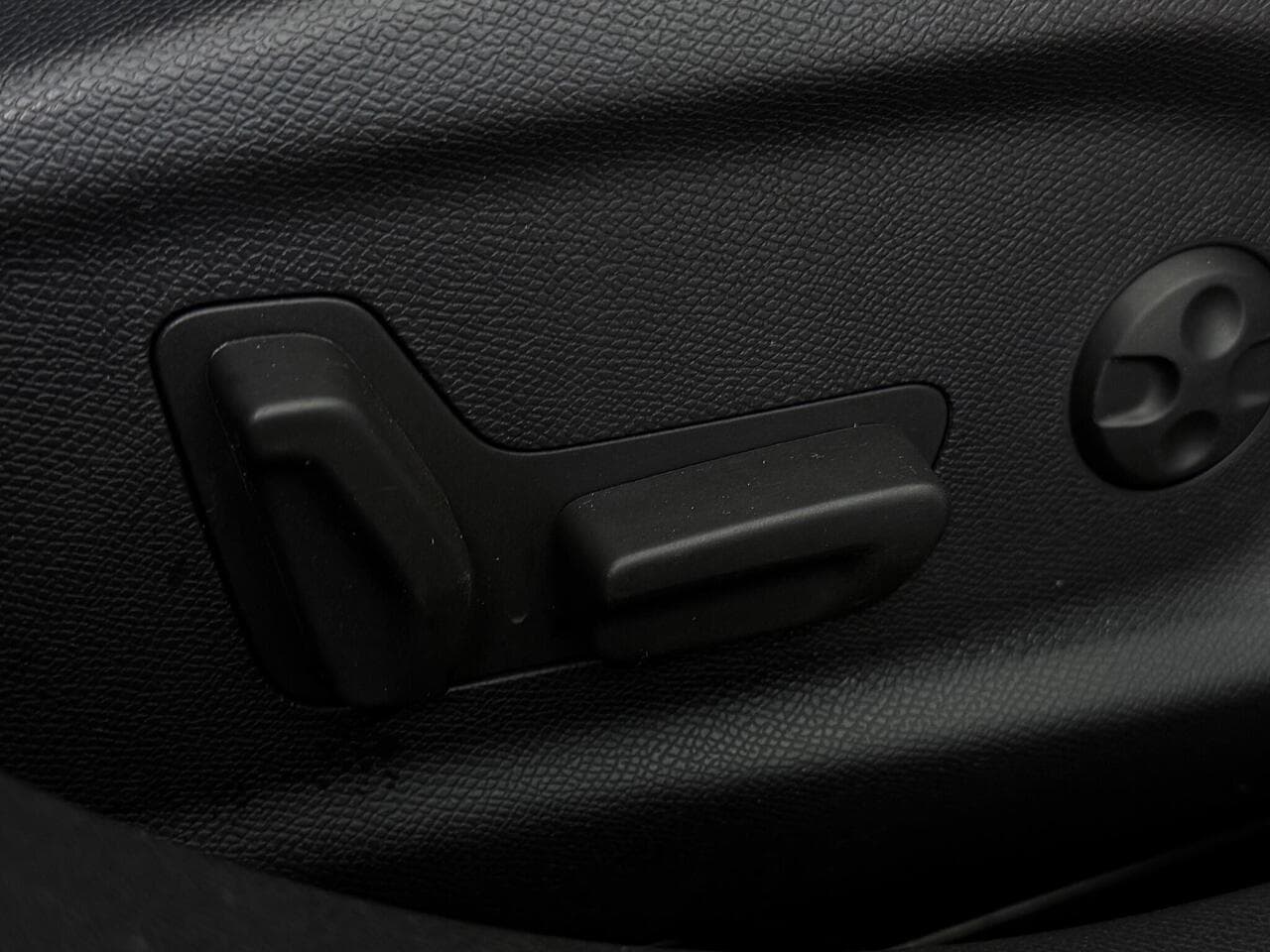 Peugeot 308 thumbnail Misc Controls