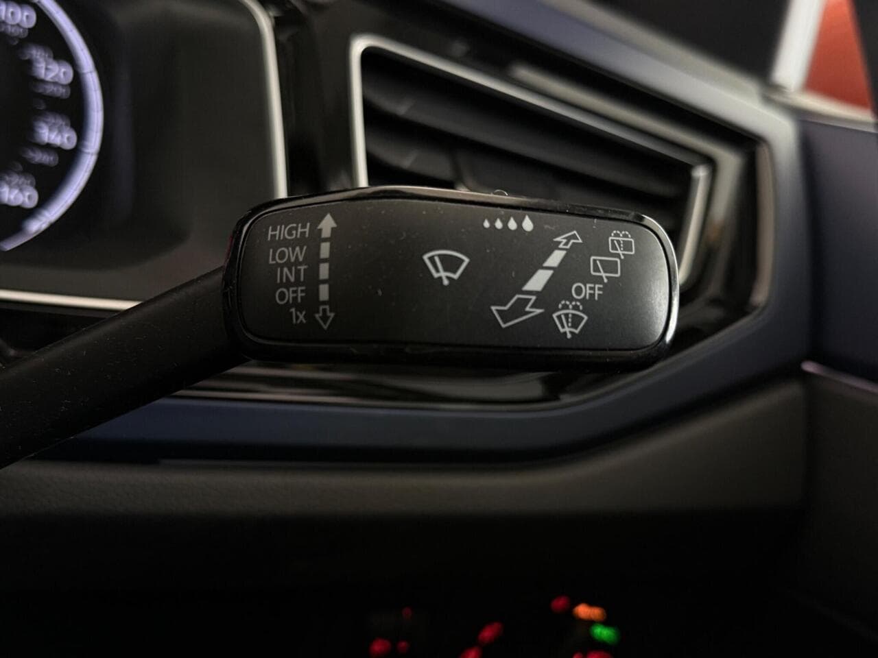 Volkswagen Polo thumbnail Misc Controls