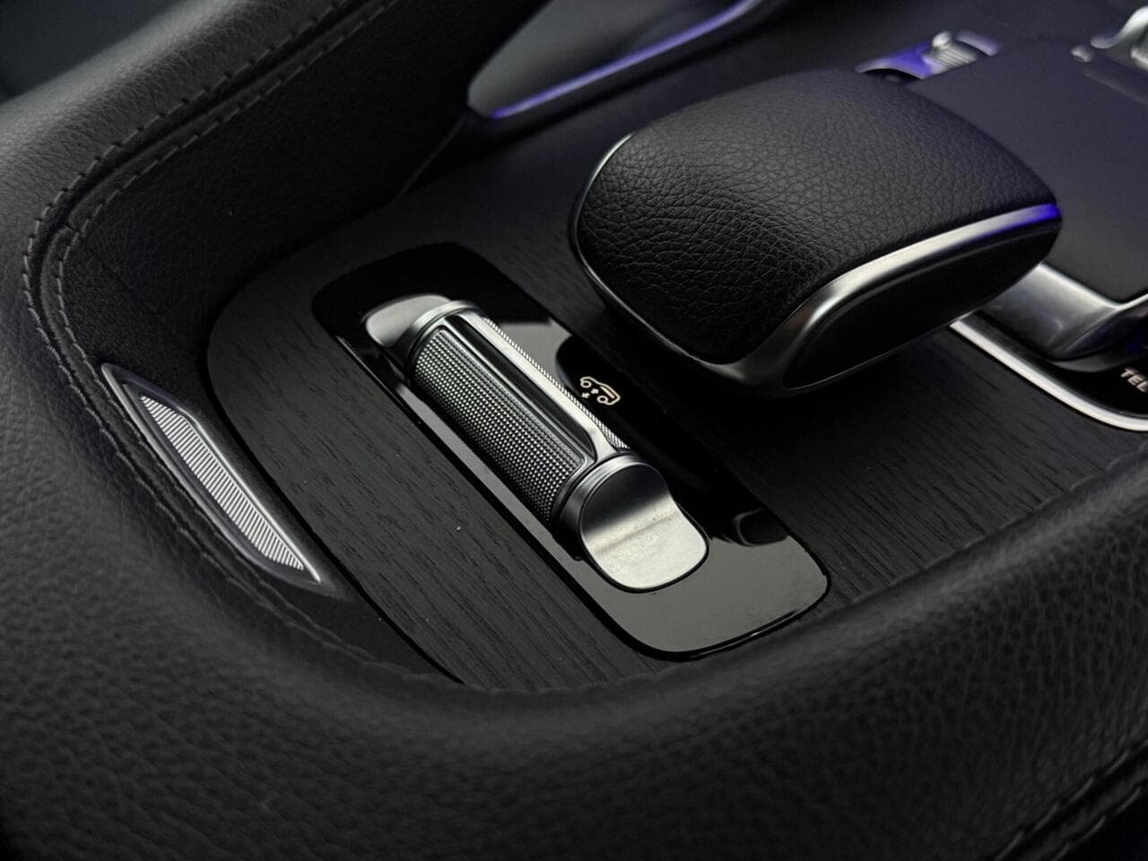 Mercedes-Benz GLE thumbnail Misc Controls