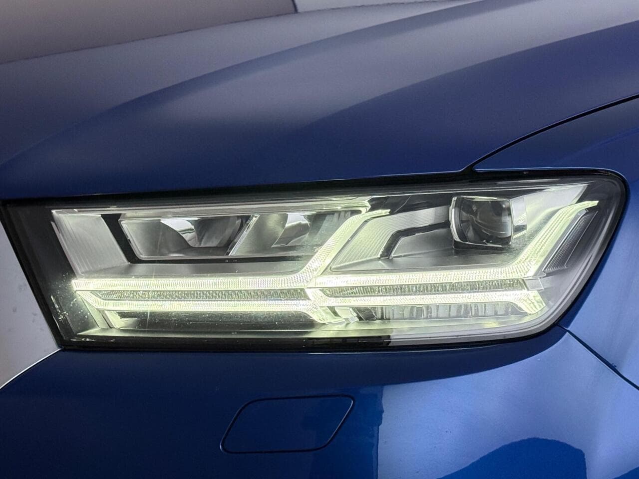 Audi Q7 thumbnail Lights Front