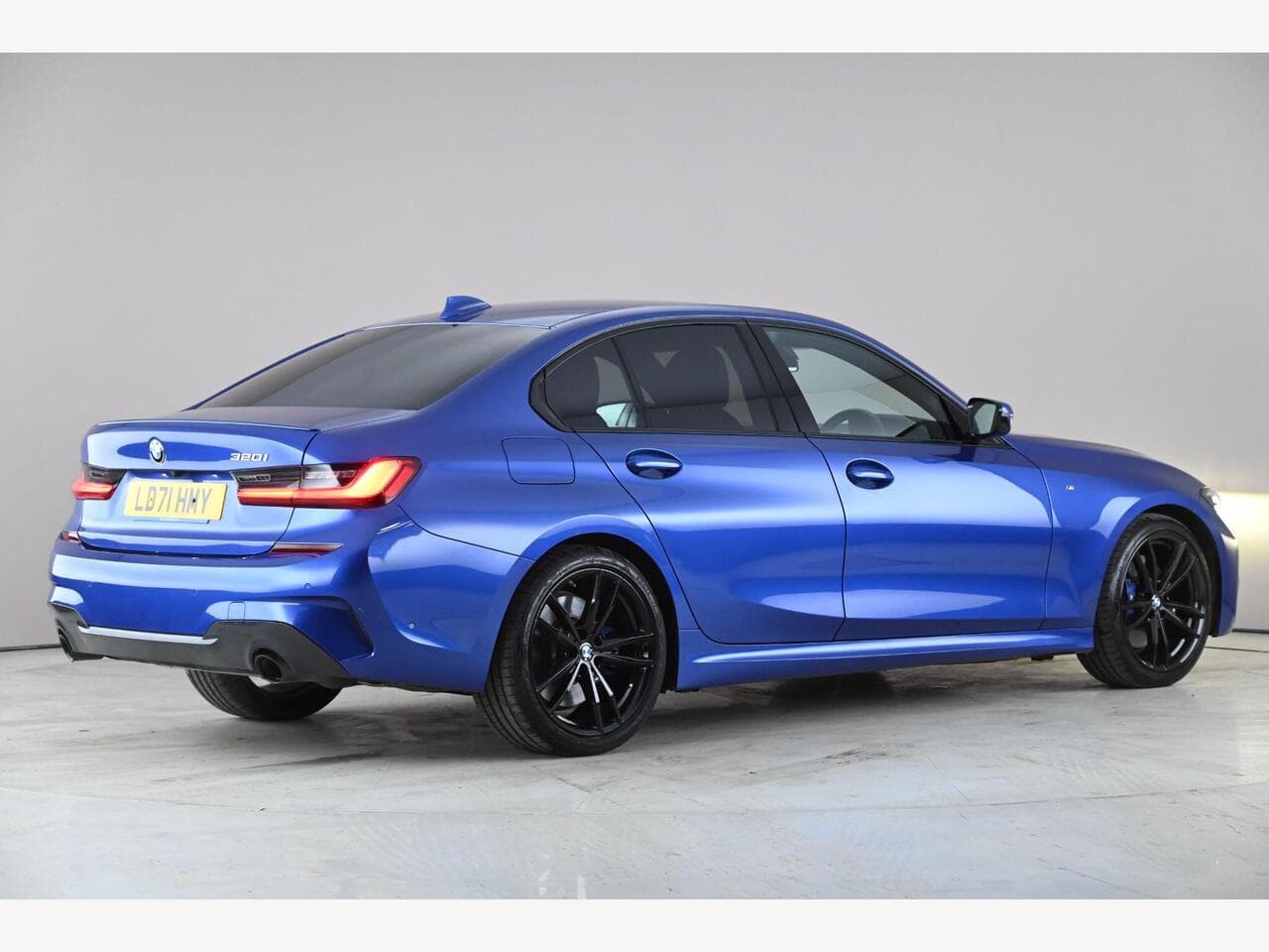 BMW 3 Series thumbnail Rear Right