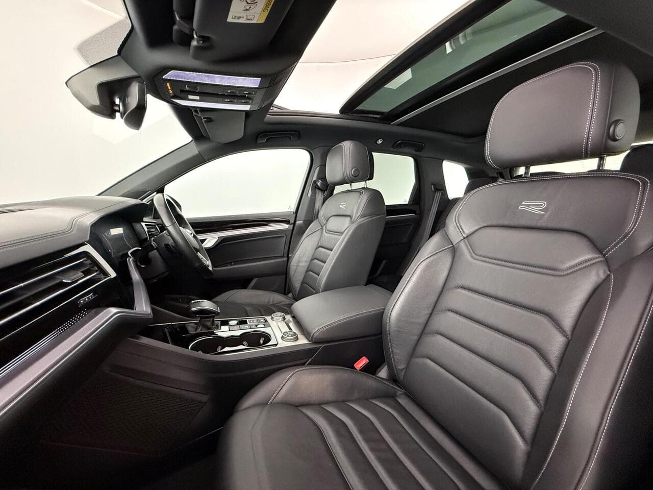 Volkswagen Touareg thumbnail Seat Front Passenger