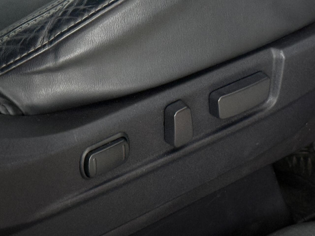 Mitsubishi Outlander thumbnail Misc Controls