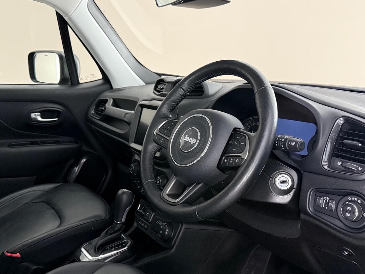 Jeep Renegade thumbnail Interior Front