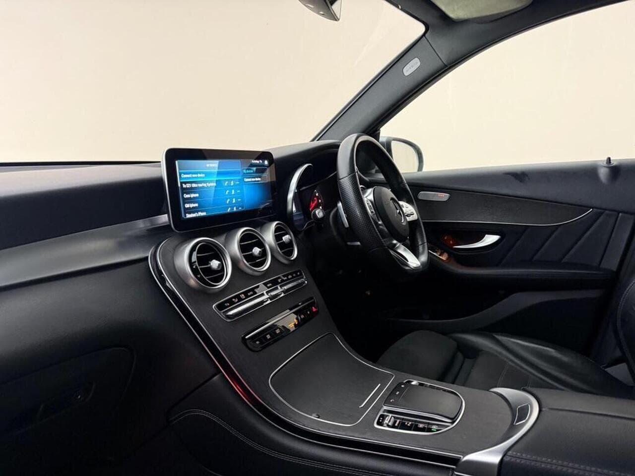 Mercedes-Benz GLC thumbnail Interior Front