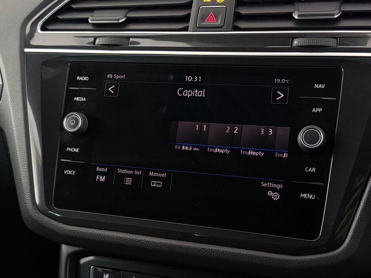 Volkswagen Tiguan thumbnail Infotainment System