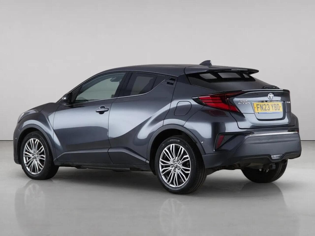 Toyota C-HR thumbnail Rear Left