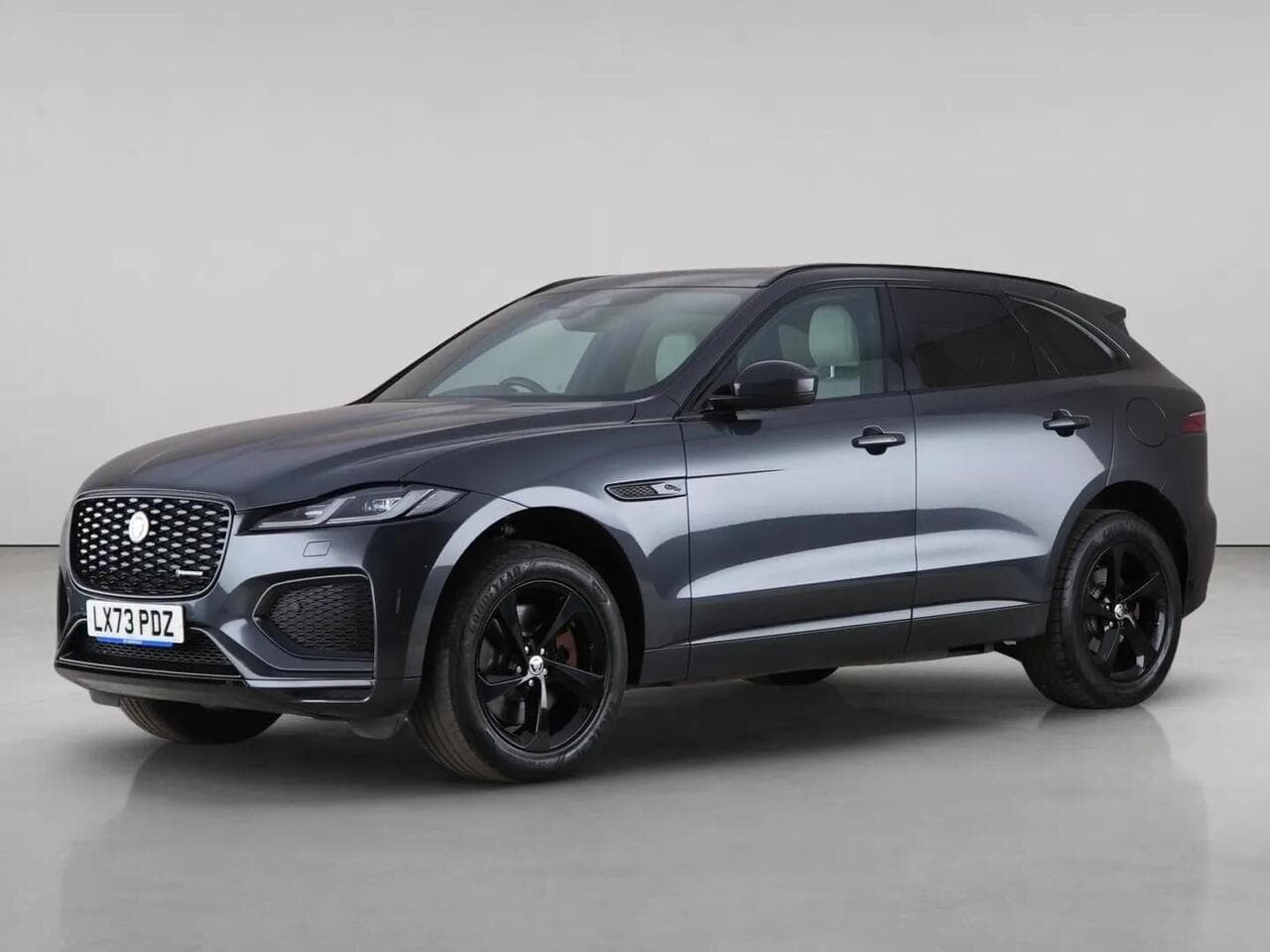Jaguar F-PACE thumbnail Front Left