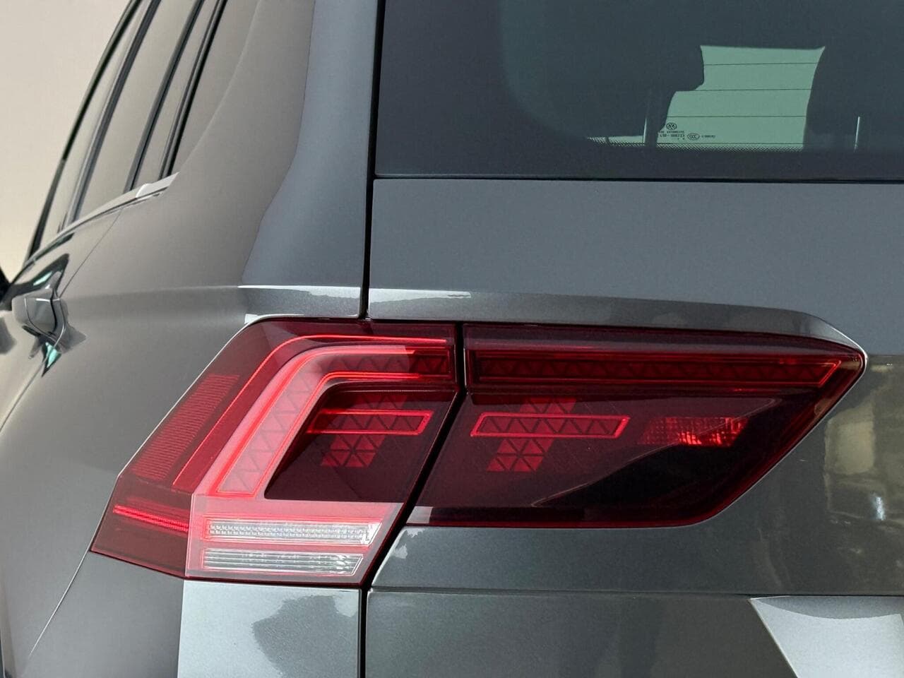 Volkswagen Tiguan thumbnail Lights Rear