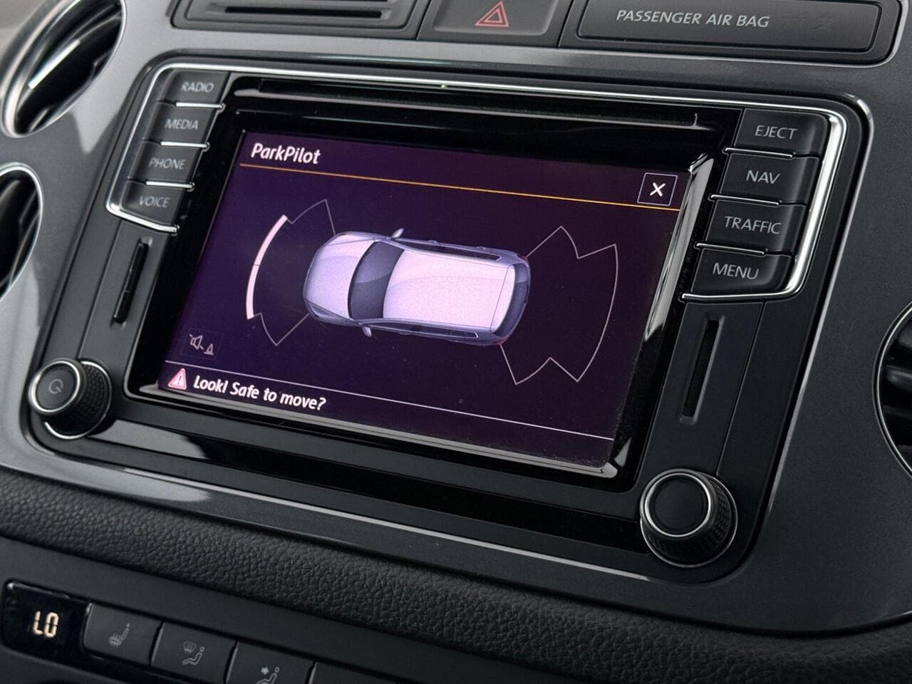 Volkswagen Tiguan thumbnail Infotainment System