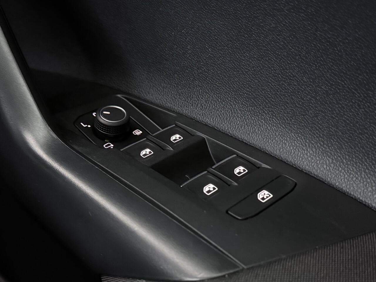 Volkswagen Polo thumbnail Misc Controls