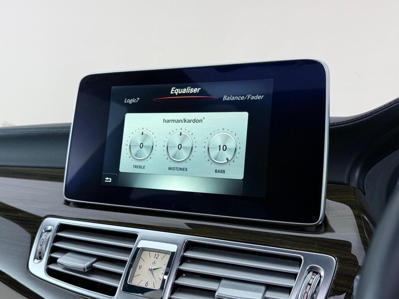 Mercedes-Benz CLS thumbnail Infotainment System
