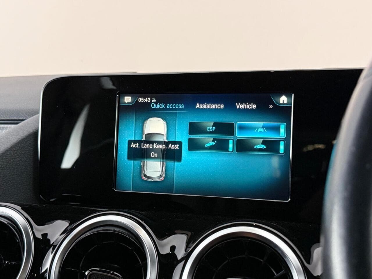 Mercedes-Benz B Class thumbnail Infotainment System