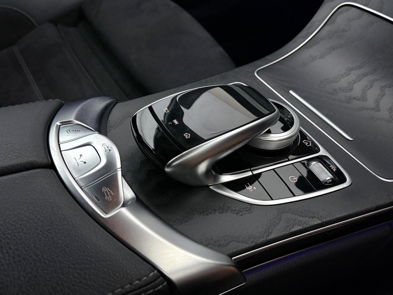 Mercedes-Benz C Class thumbnail Interior Front