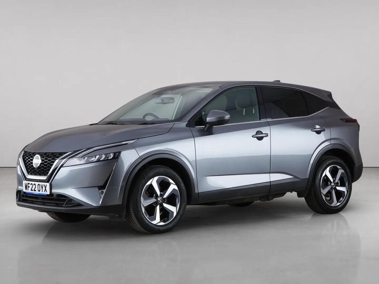 Nissan Qashqai thumbnail Front Left