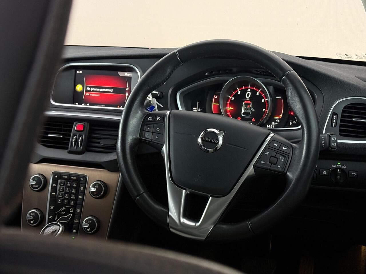 Volvo V40 Cross Country thumbnail Steering Wheel