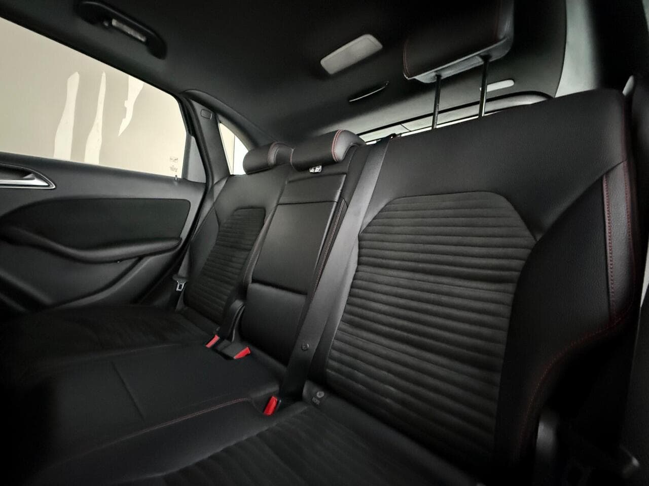 Mercedes-Benz B Class thumbnail Seats Rear