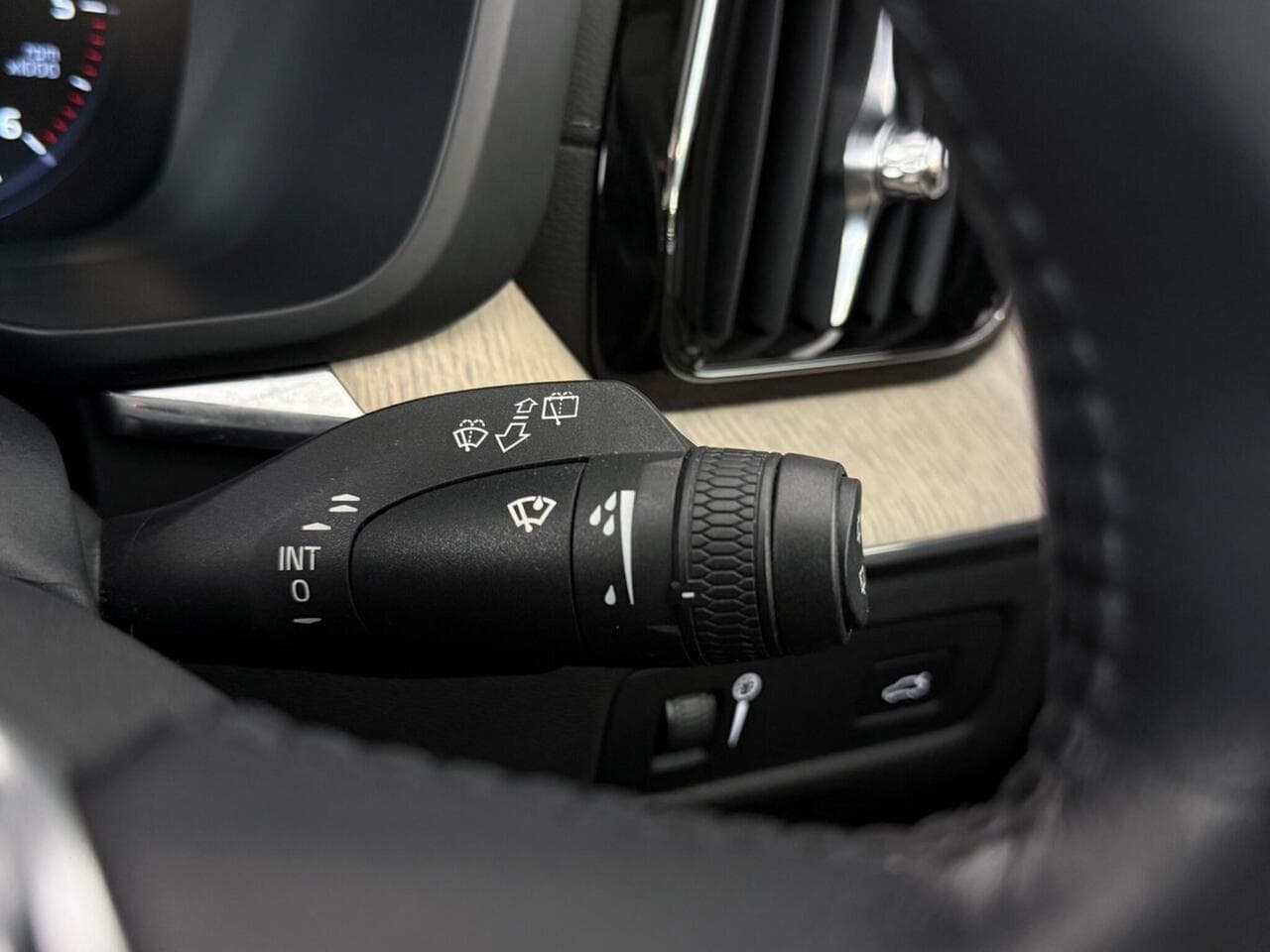 Volvo XC60 thumbnail Misc Controls