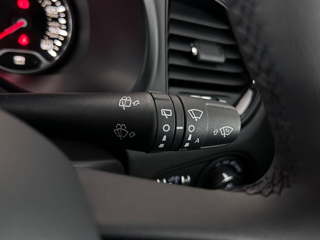 Jeep Renegade thumbnail Misc Controls