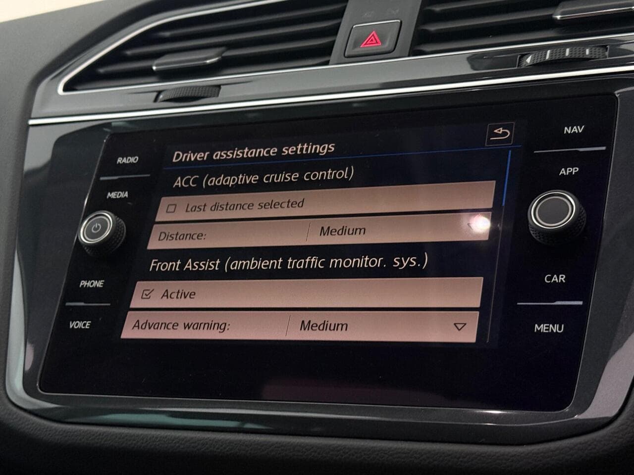 Volkswagen Tiguan thumbnail Infotainment System