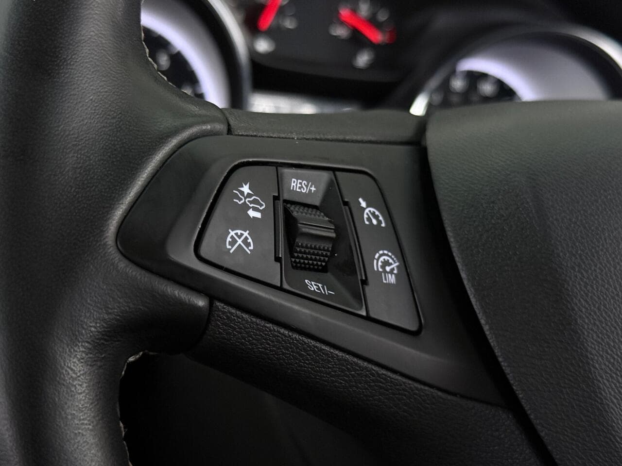 Vauxhall Insignia thumbnail Misc Controls