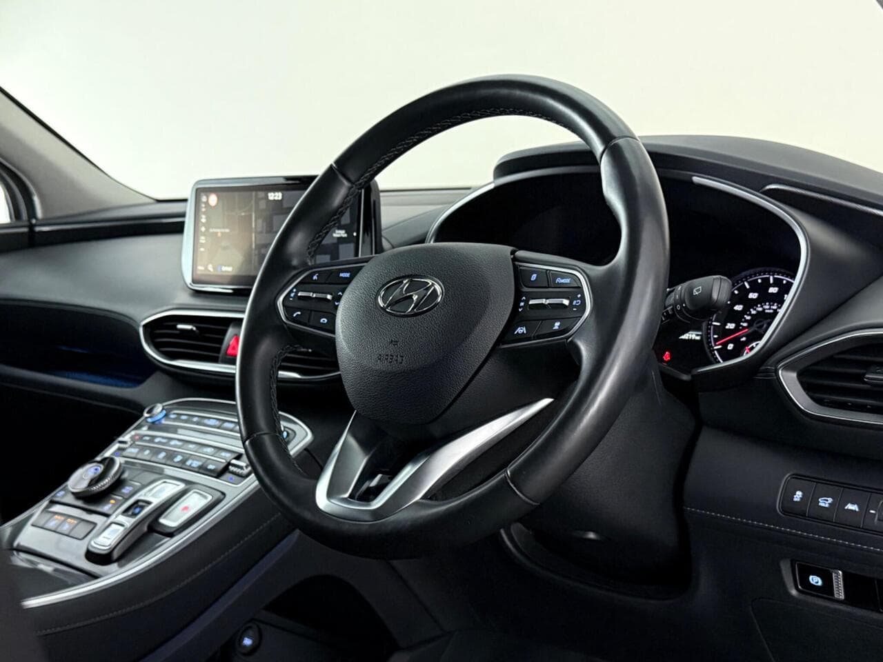 Hyundai Santa Fe thumbnail Steering Wheel