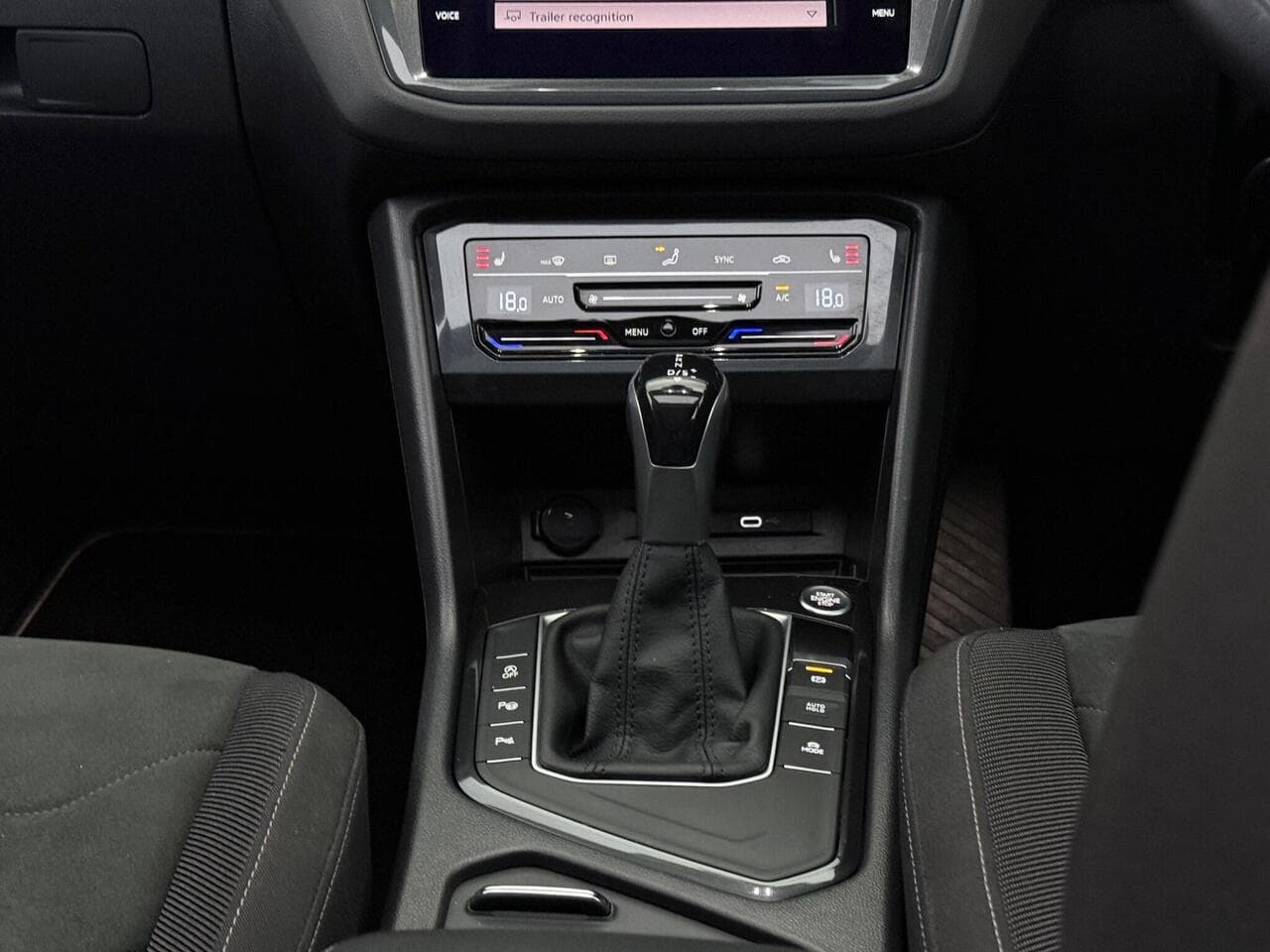 Volkswagen Tiguan thumbnail Interior Front