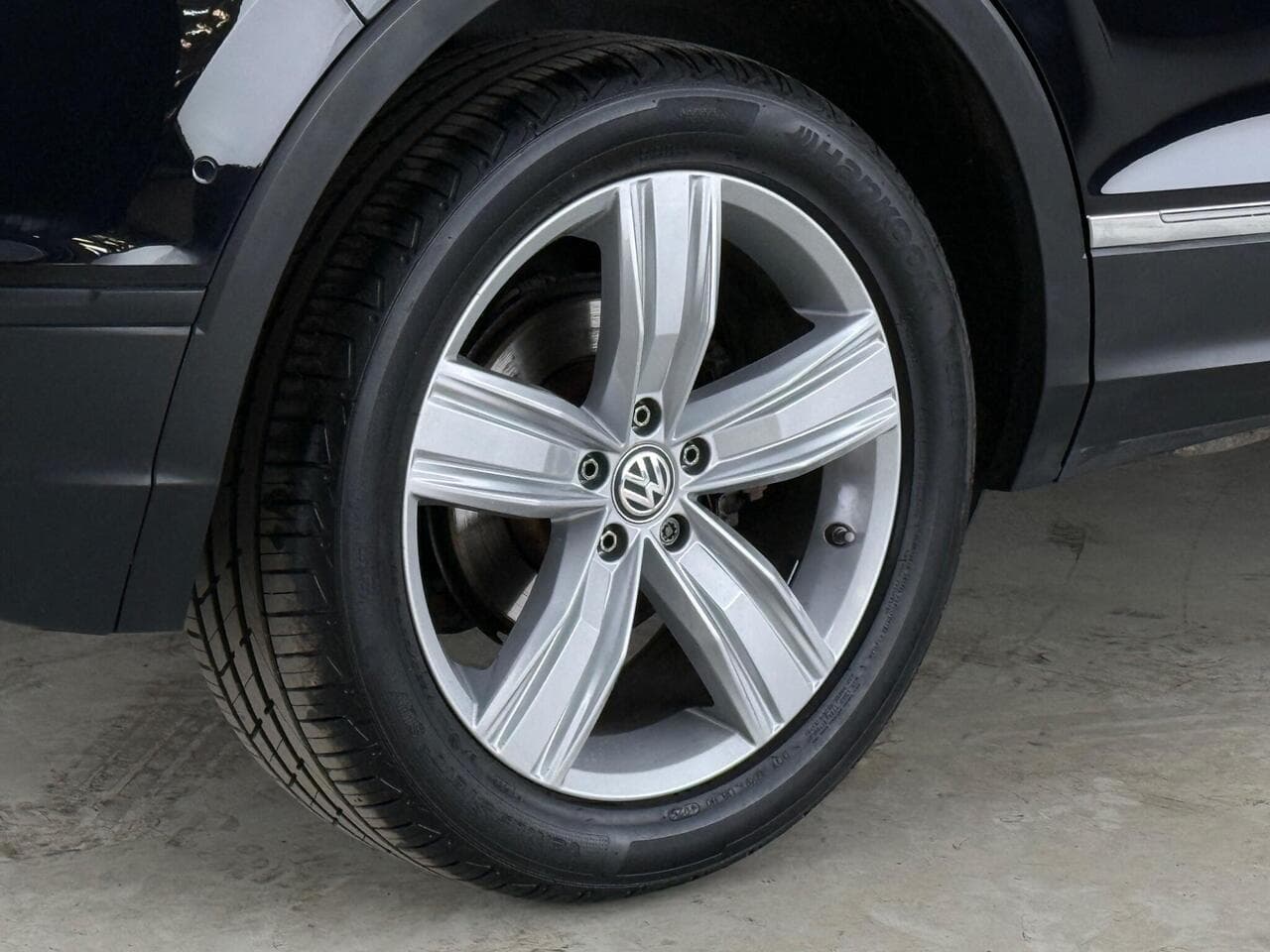 Volkswagen Tiguan thumbnail Wheel