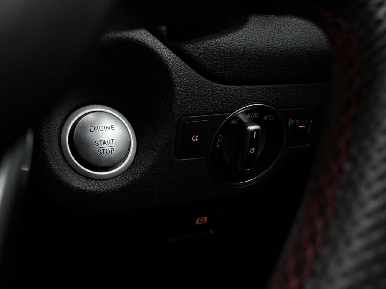 Mercedes-Benz GLA thumbnail Misc Controls
