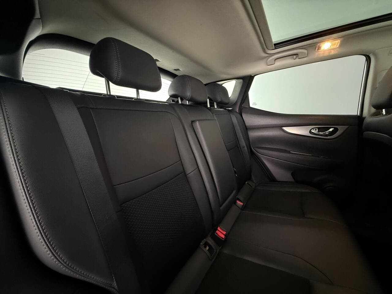 Nissan Qashqai thumbnail Seats Rear