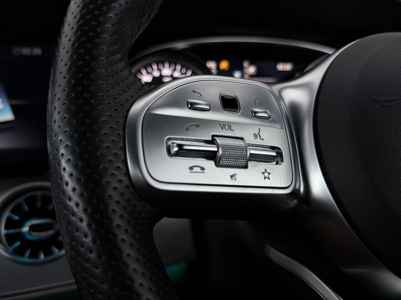 Mercedes-Benz E Class thumbnail Misc Controls