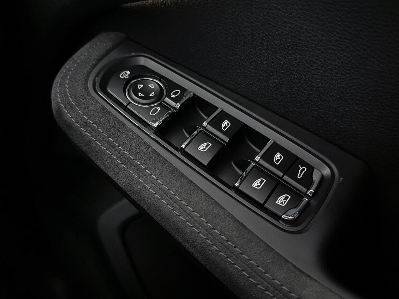 Porsche Macan thumbnail Misc Controls