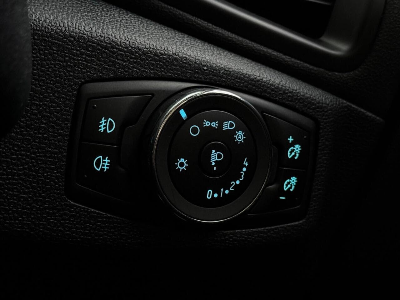 Ford EcoSport thumbnail Misc Controls