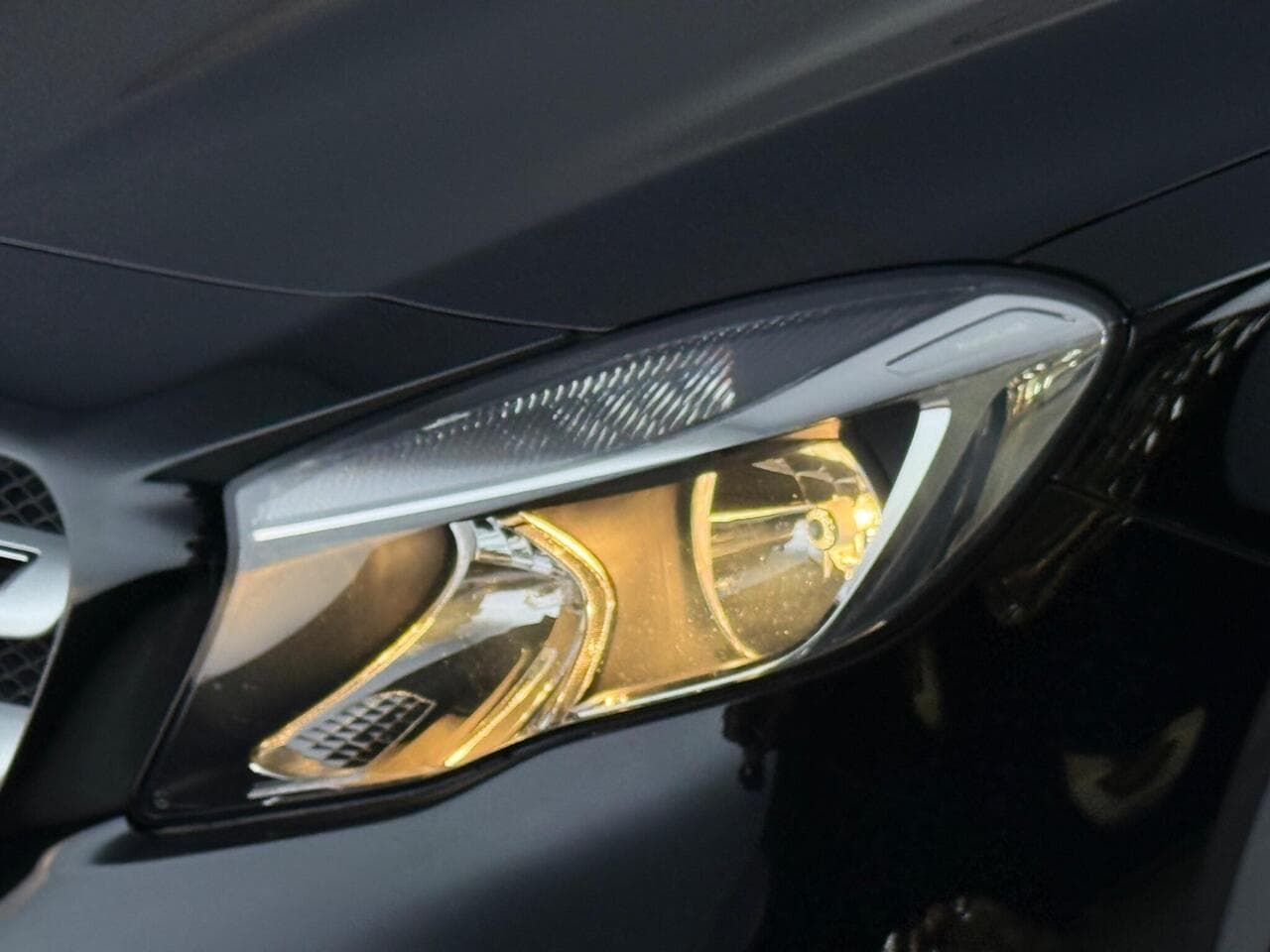 Mercedes-Benz GLA thumbnail Lights Front